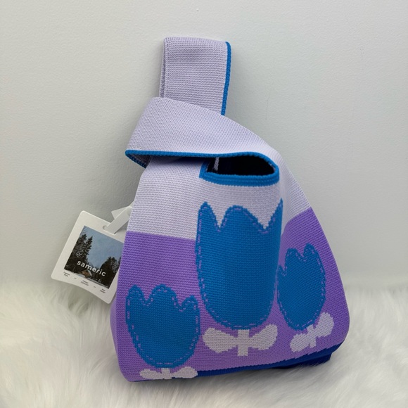 NWT Purple Blue Flower Compact Stylish Essentials Handheld Bag - Picture 7 of 9